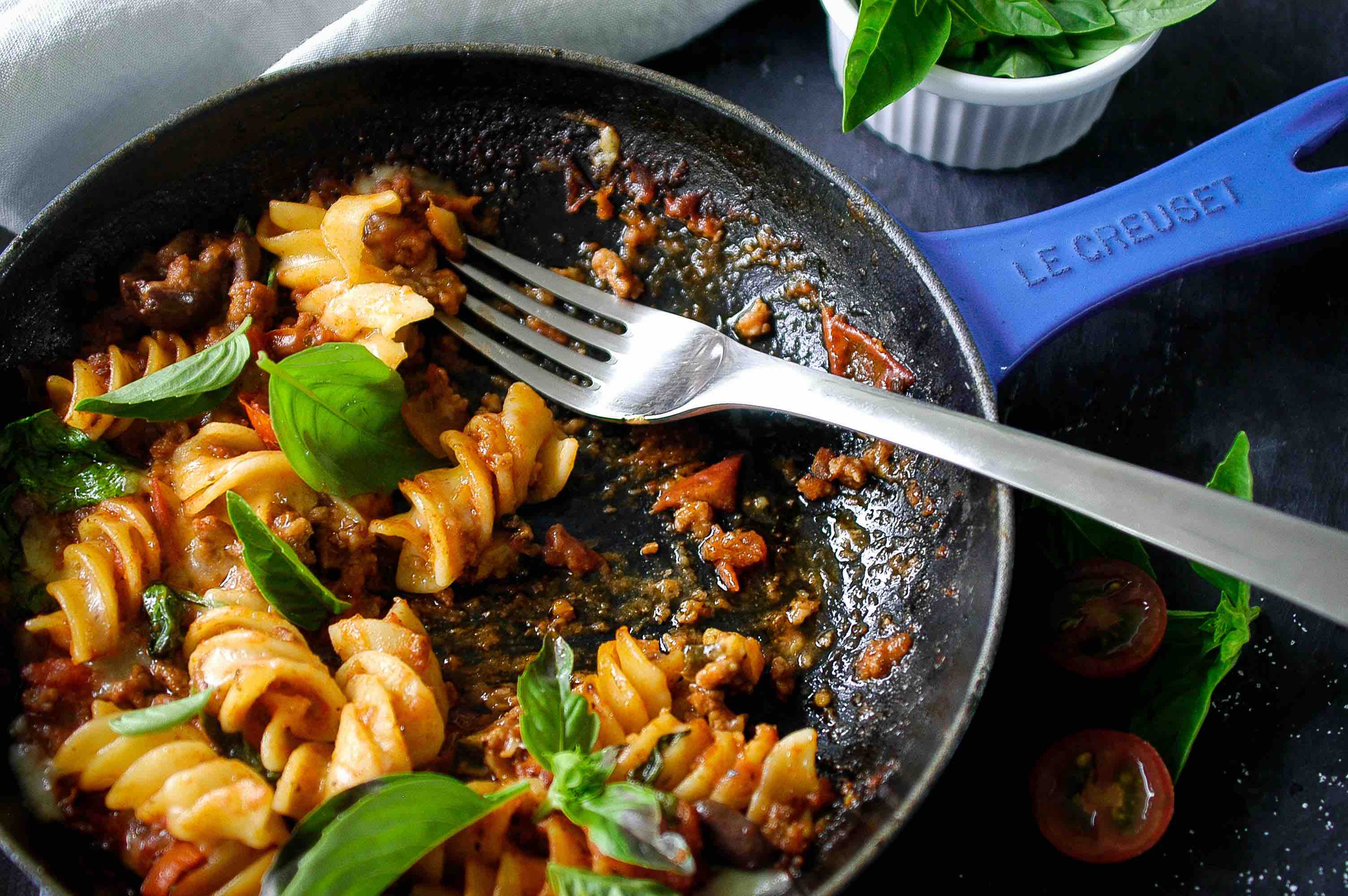 Minimum effort, maximum reward with this delicious one pan pasta! 